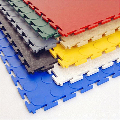 다채로운 6.5mm 차고 타일 PVC 교차 바닥 타일 차고